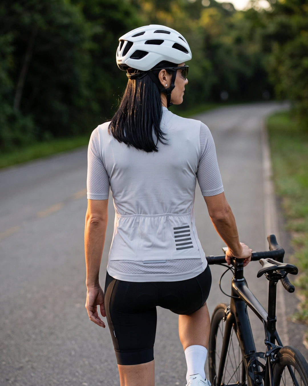Camisa de Ciclismo Feminina CPM Manga Curta Cinza, na estrada