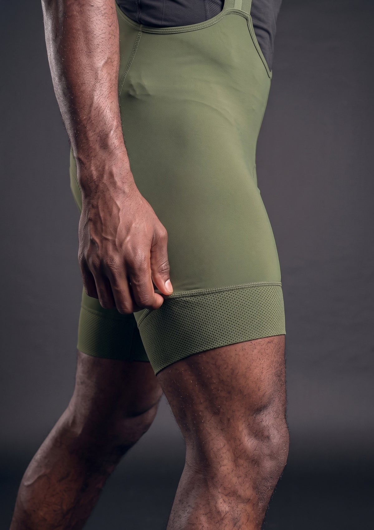 Bretelle de Ciclismo CPM Sem Costura Pro Verde Musgo, detalhe lateral