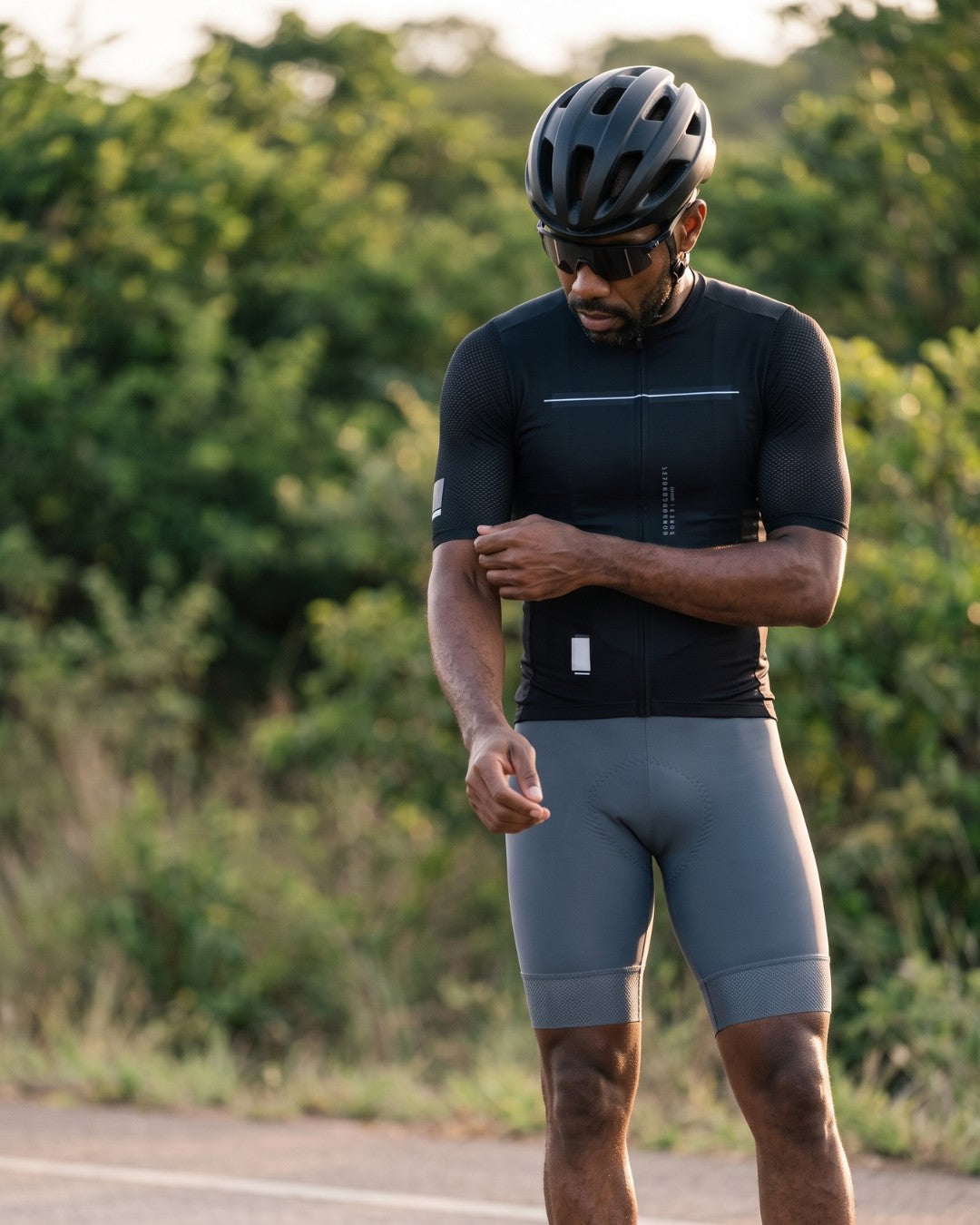 Bretelle de Ciclismo Sem Costura Pro Cinza com camisa