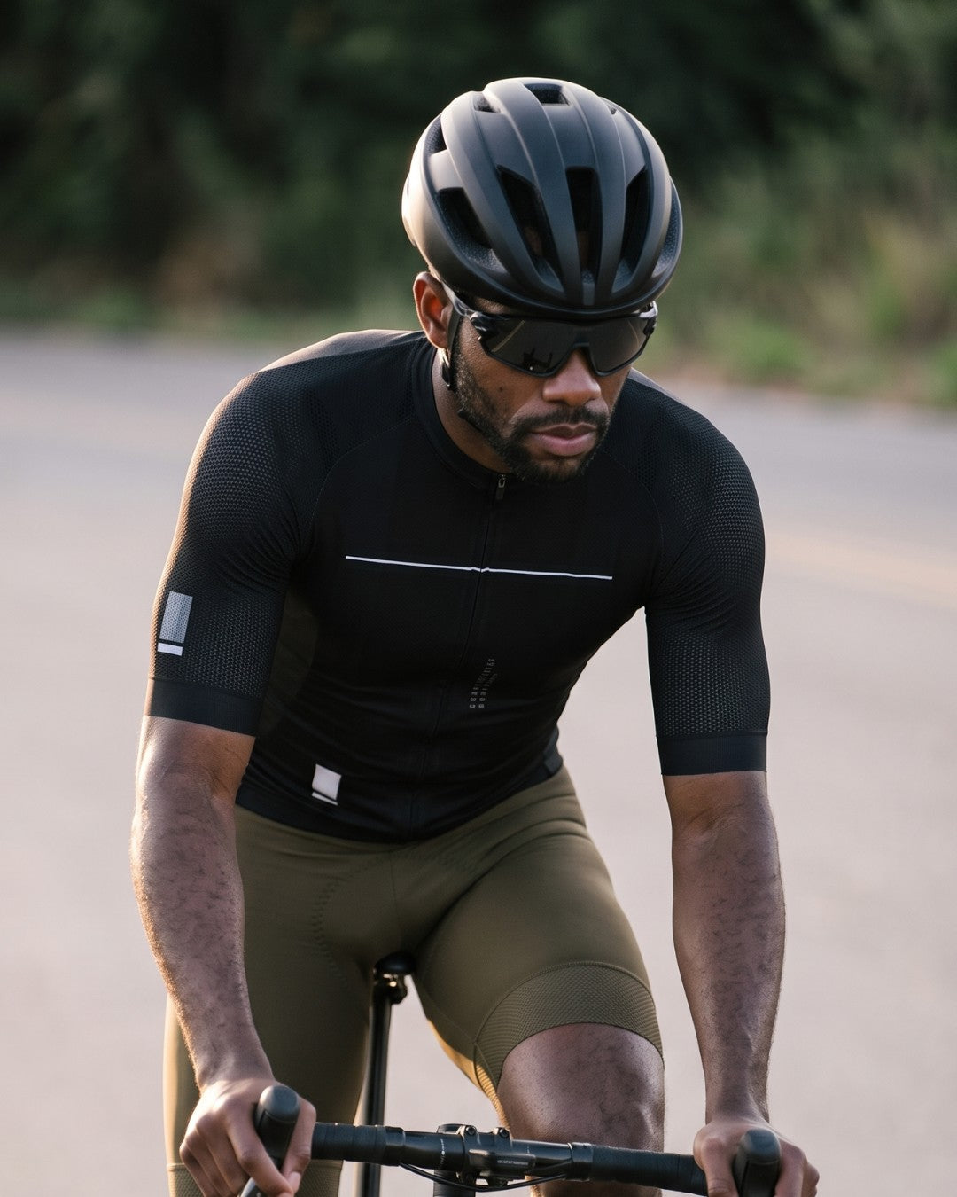 Bretelle de Ciclismo Sem Costura Pro Verde Oliva com camisa