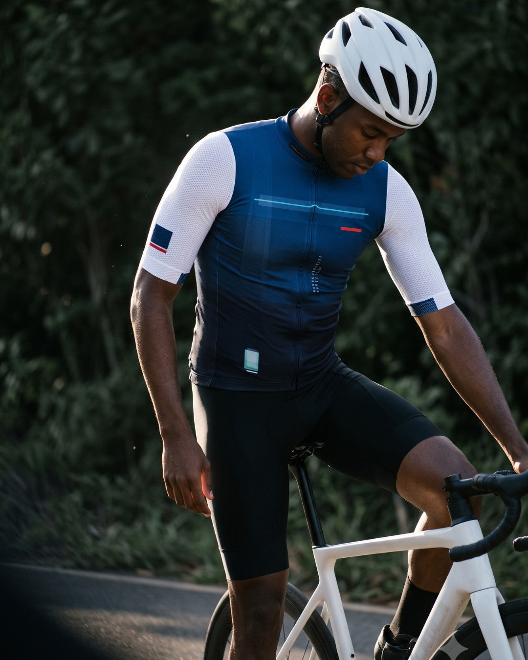 Camisa de Ciclismo Aero Race Azul Marinho — caimento