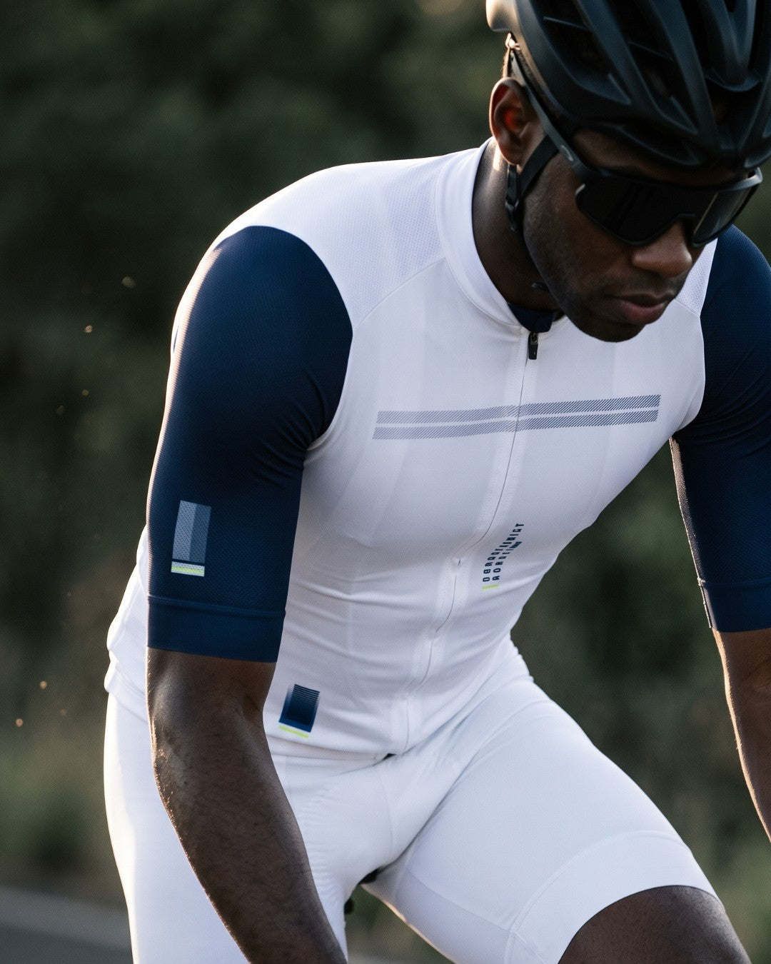 Camisa de Ciclismo Aero Race Branco Grafite — caimento