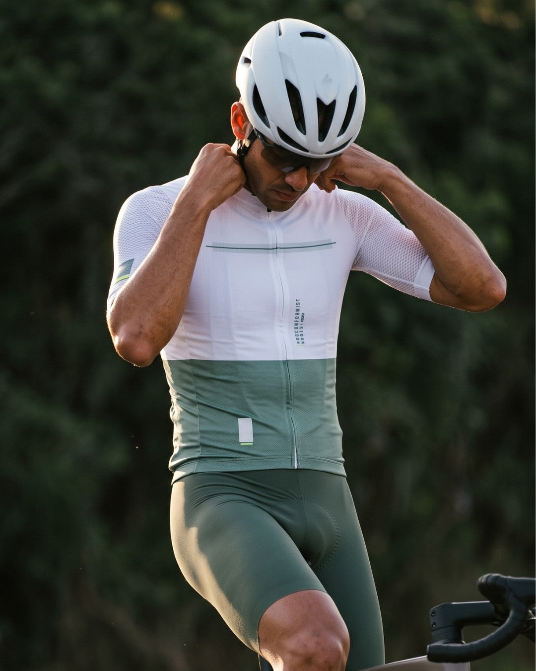 Camisa de Ciclismo Aero Race Branco Verde — caimento