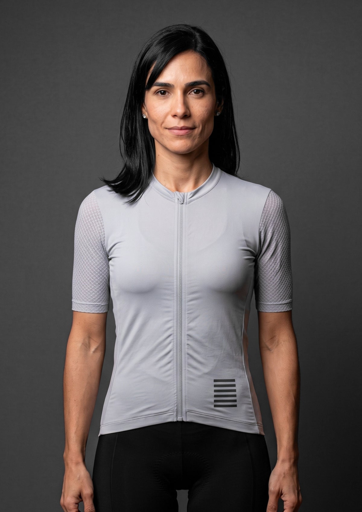 Camisa de Ciclismo Feminina CPM Manga Curta Cinza, vista de frente