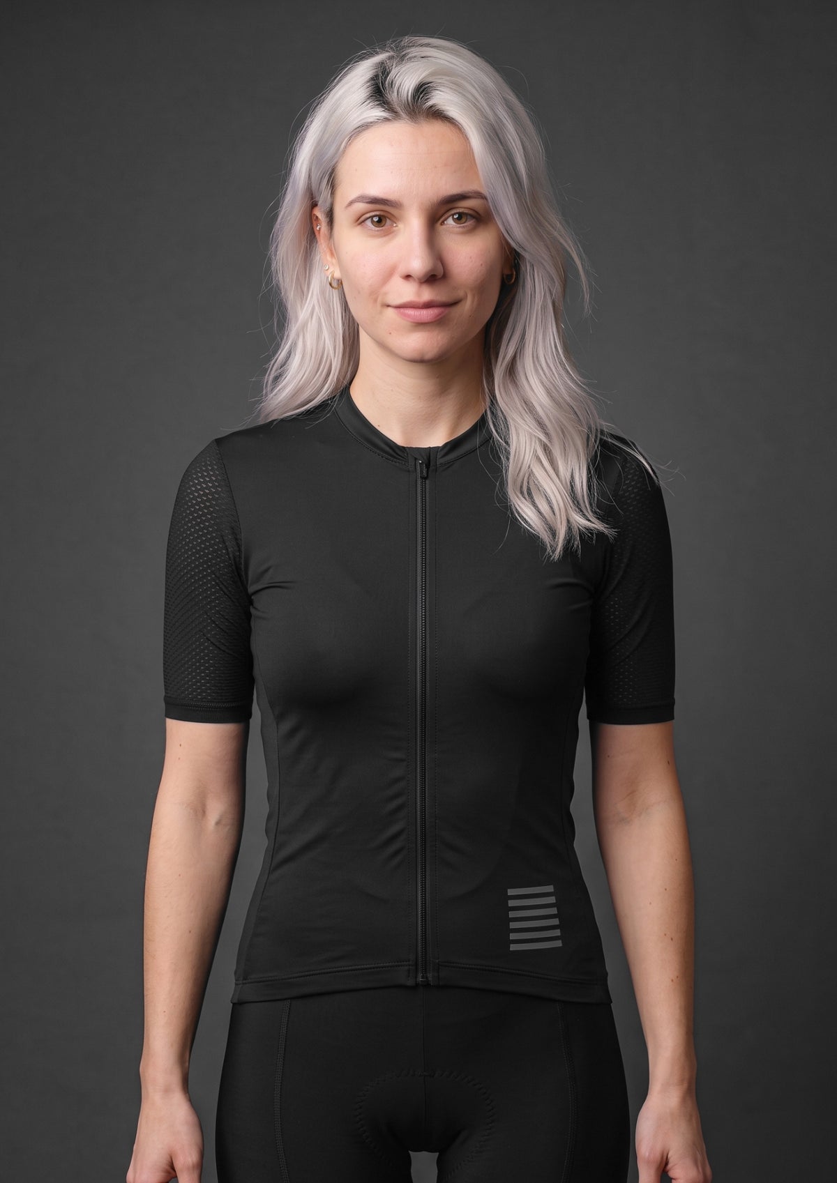 Camisa de Ciclismo Feminina CPM Manga Curta — Preto — Manga em malha aberta — o painel claro é outro tecido, não é estampa.
