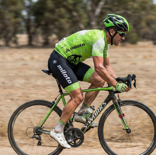 Camisa Ciclismo MILOTO Manga Curta Verde Neon - Estampa Ciclista Silhueta