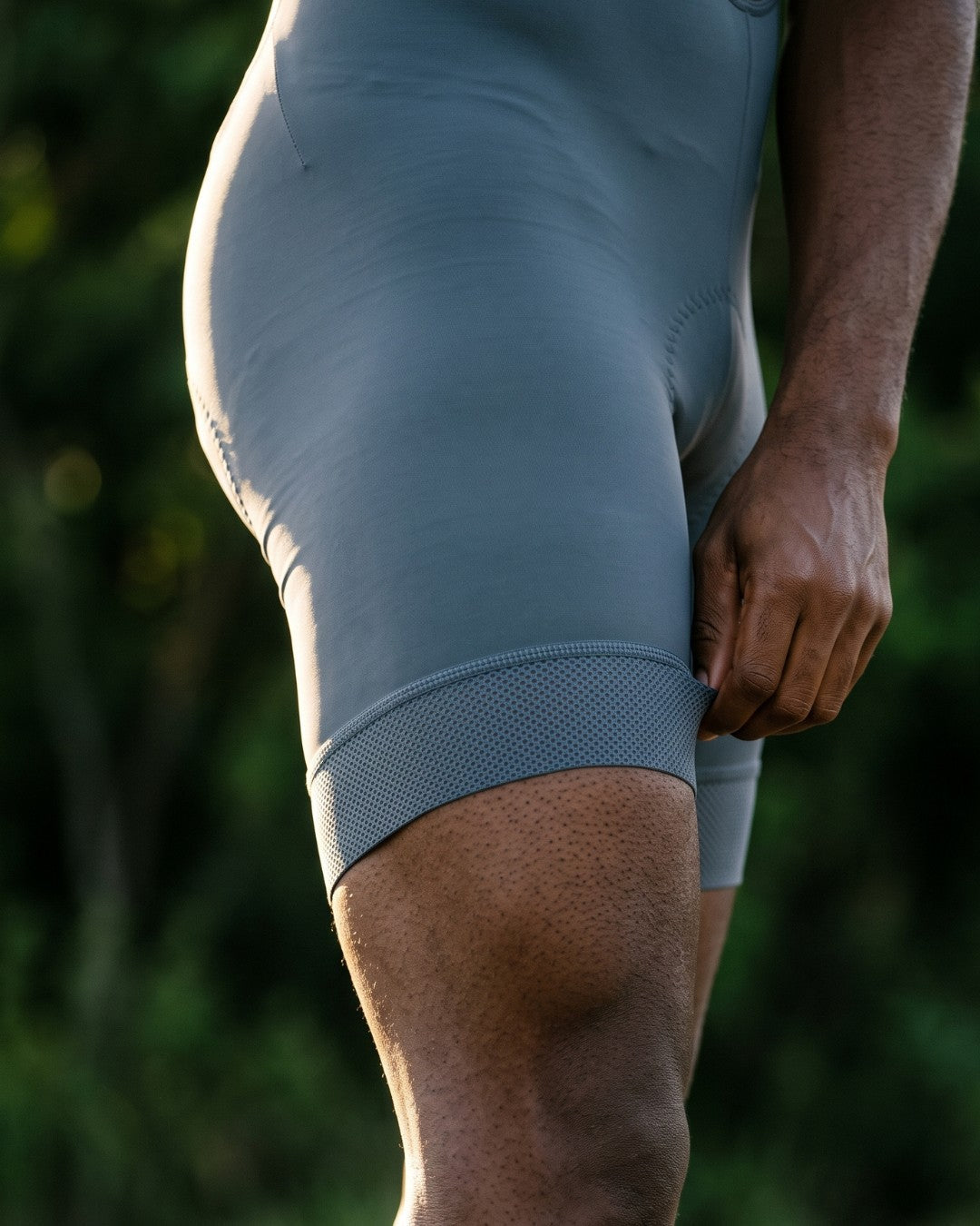 Detalhe Bretelle de Ciclismo Sem Costura Pro Cinza