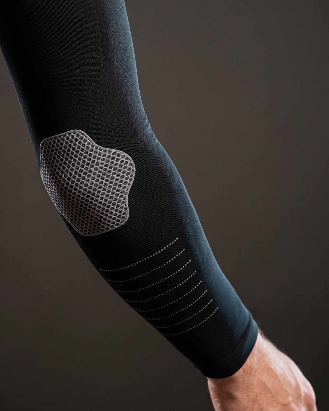 Manguito de Ciclismo UV50+ Seda Gelada — Preto | Ciclismo Pelo Mundo