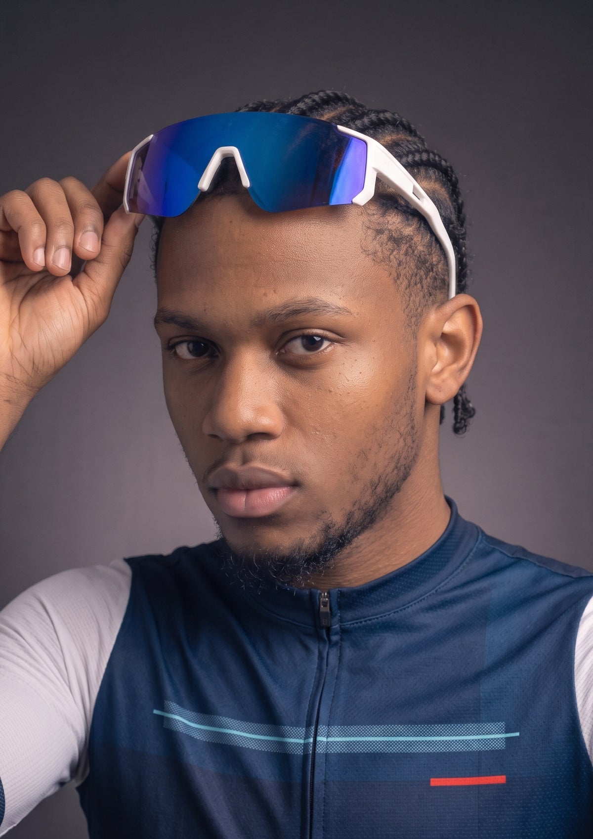 Óculos de Ciclismo CPM UV400 Anti-Luz Branco Azul, apoiado na cabeça